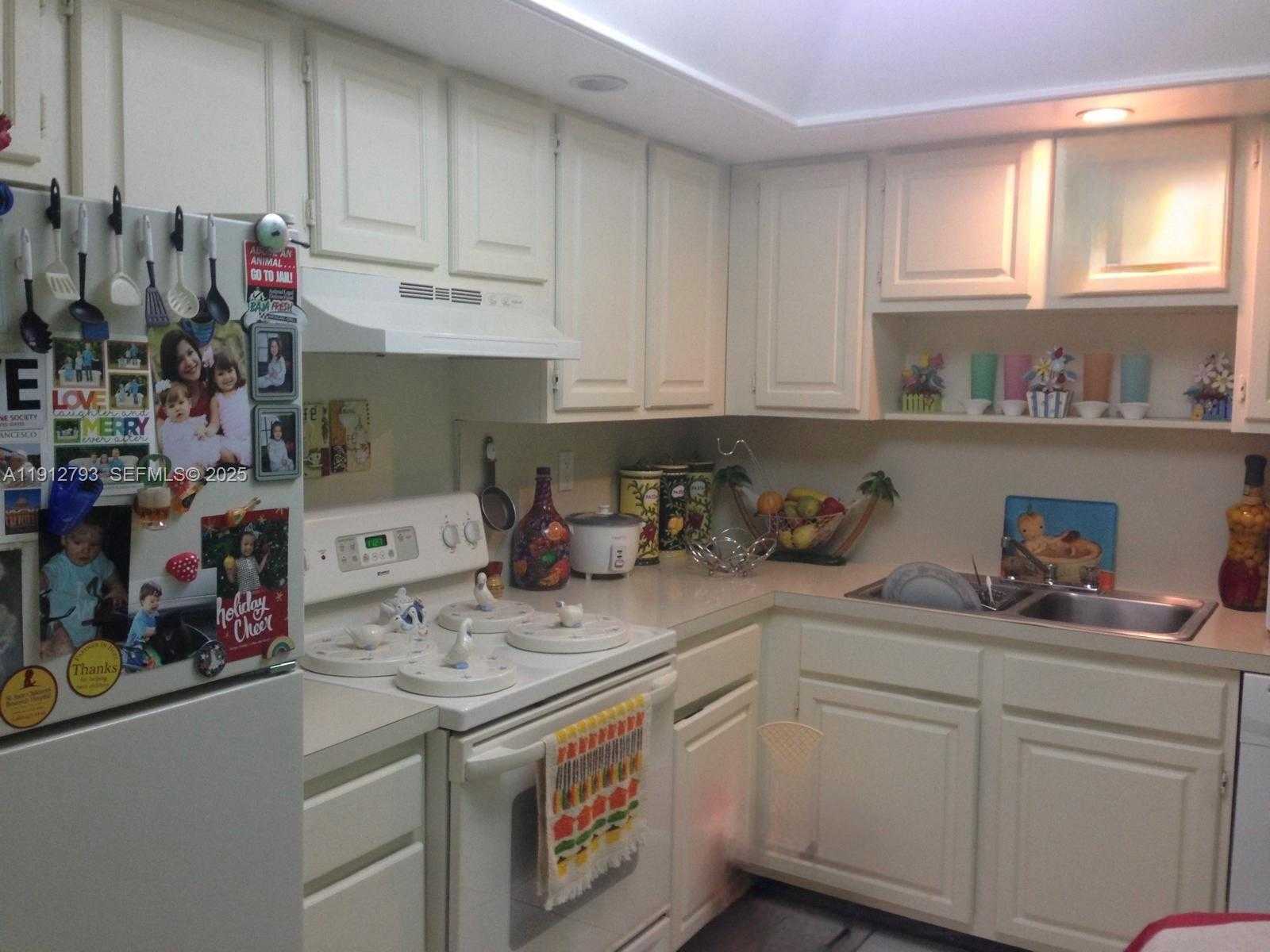 Small Image of 1621 COLLINS AVE #405, Miami Beach Number 8