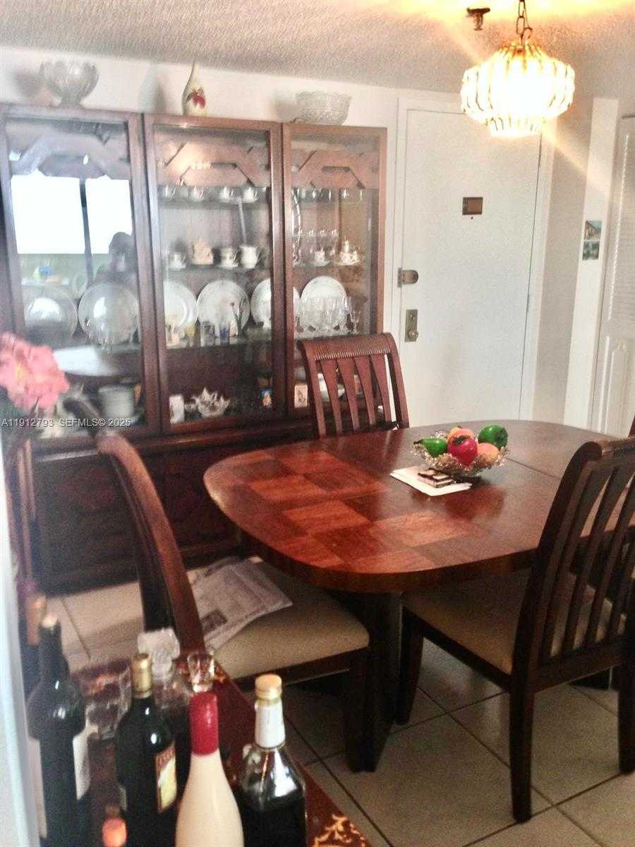 Small Image of 1621 COLLINS AVE #405, Miami Beach Number 9