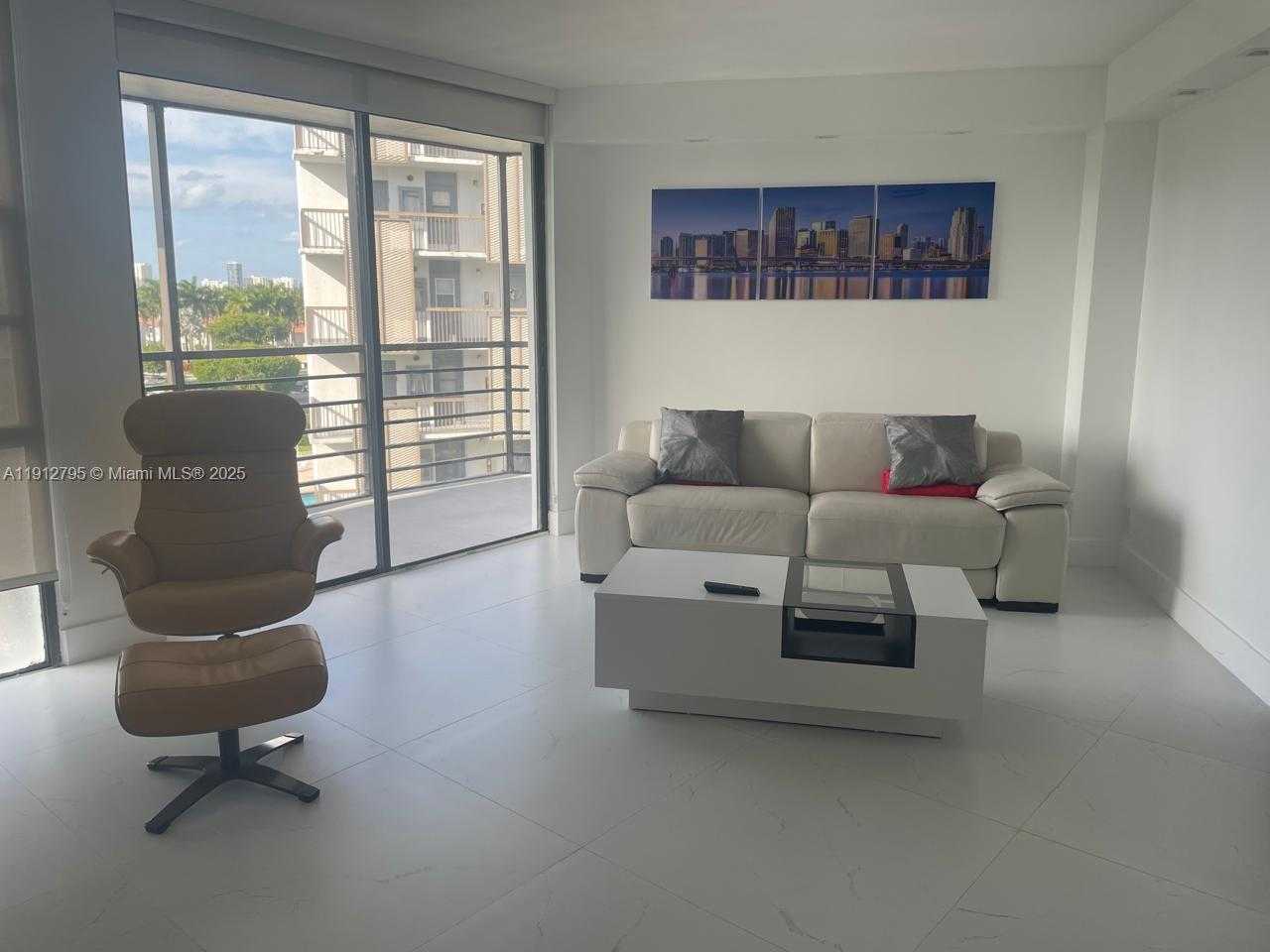 Small Image of 20400 WEST COUNTRY CLUB DR #615, Aventura Number 1