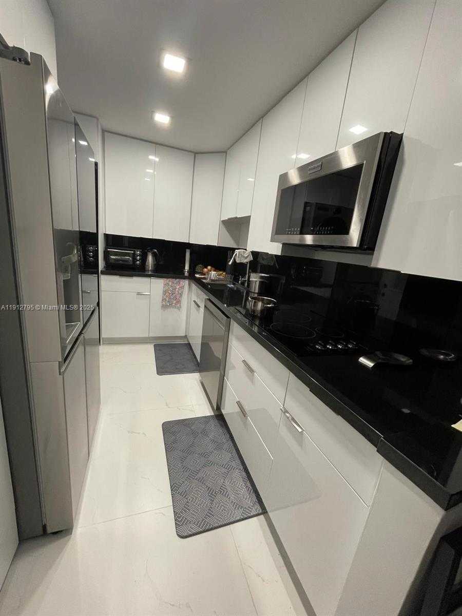 Small Image of 20400 WEST COUNTRY CLUB DR #615, Aventura Number 4