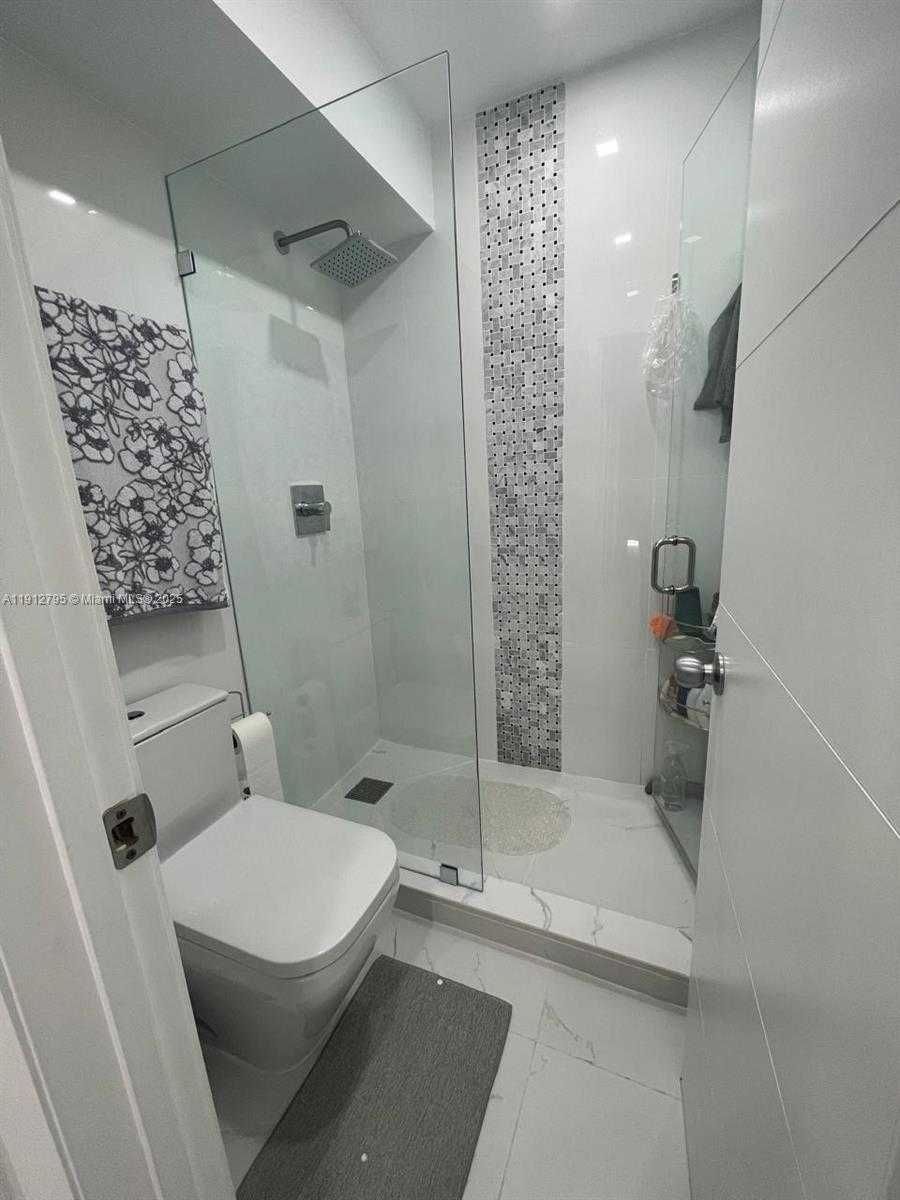 Small Image of 20400 WEST COUNTRY CLUB DR #615, Aventura Number 6