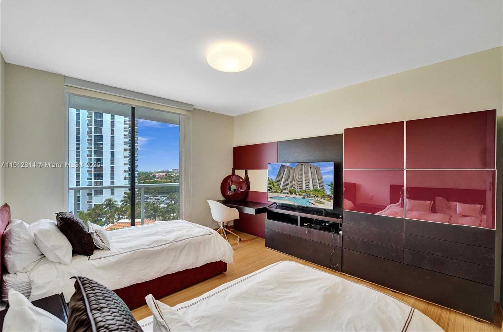 Imagen de Pequeño Objeto