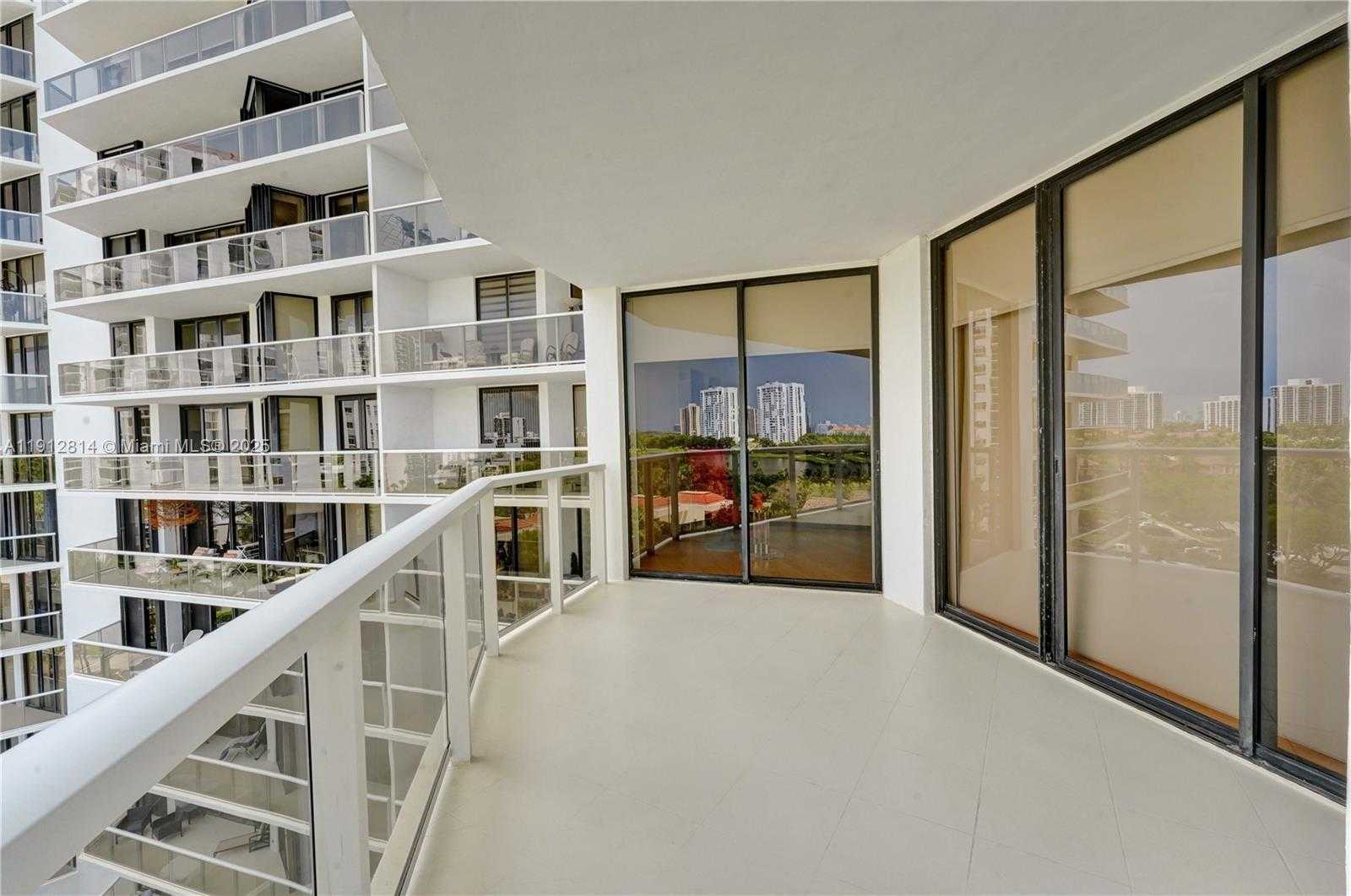 Imagen de Pequeño Objeto