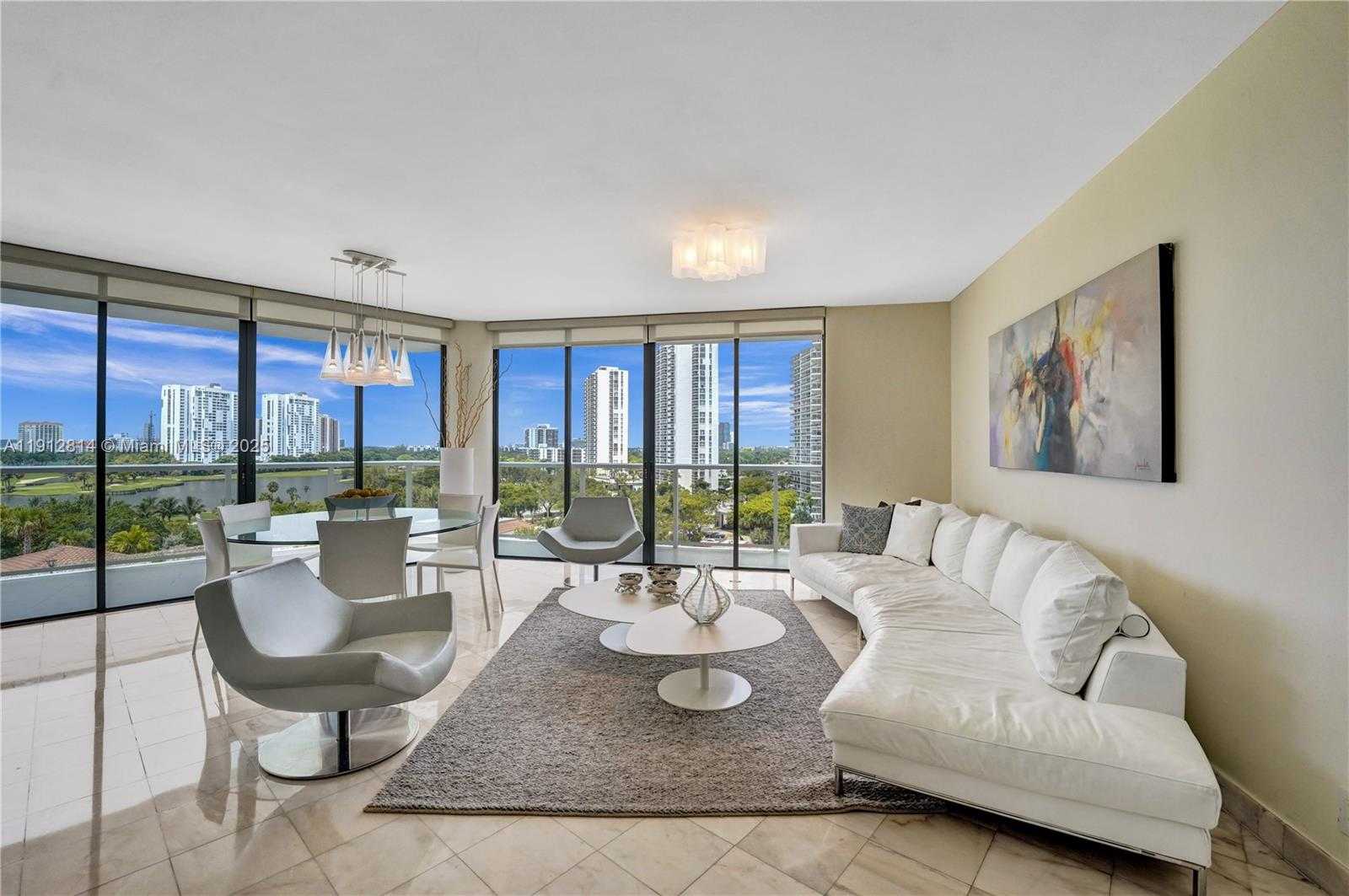 Imagen de Pequeño Objeto