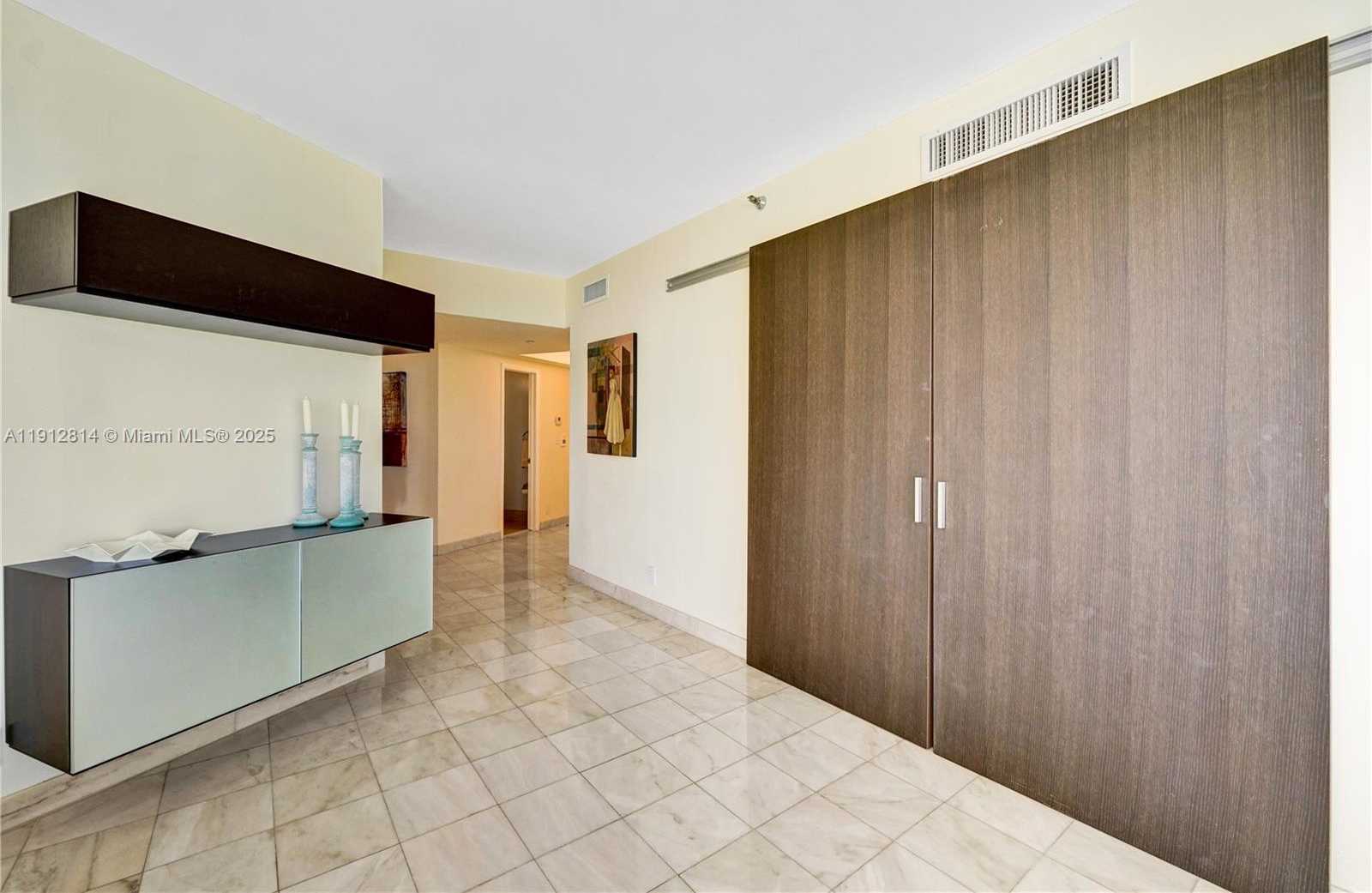 Imagen de Pequeño Objeto