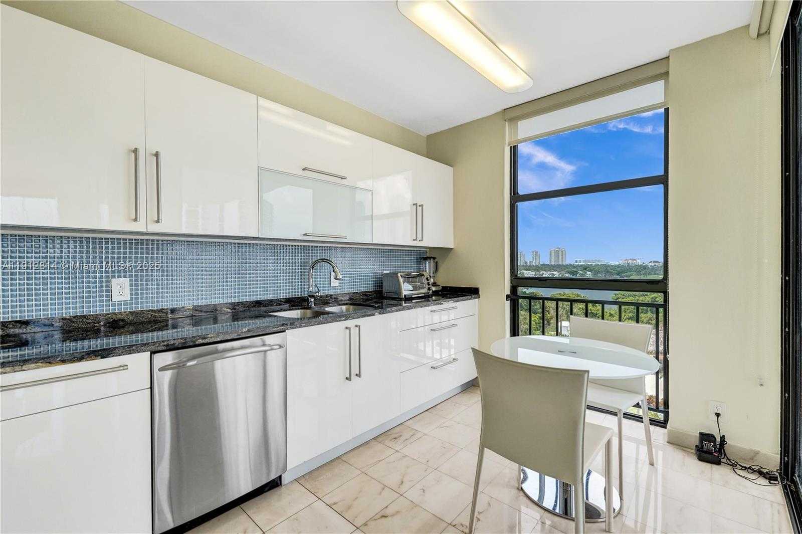 Imagen de Pequeño Objeto