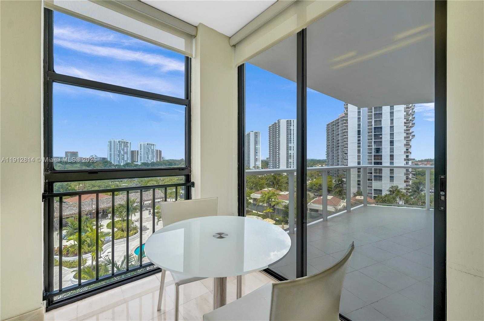 Imagen de Pequeño Objeto