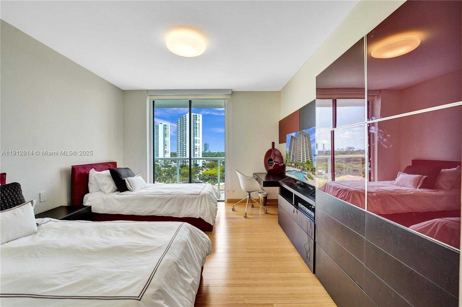 Imagen de Pequeño Objeto