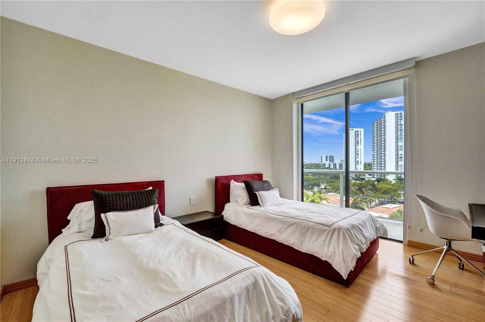 Imagen de Pequeño Objeto