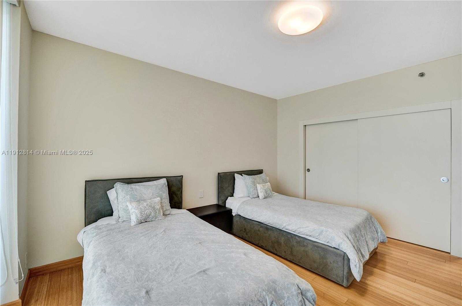 Imagen de Pequeño Objeto