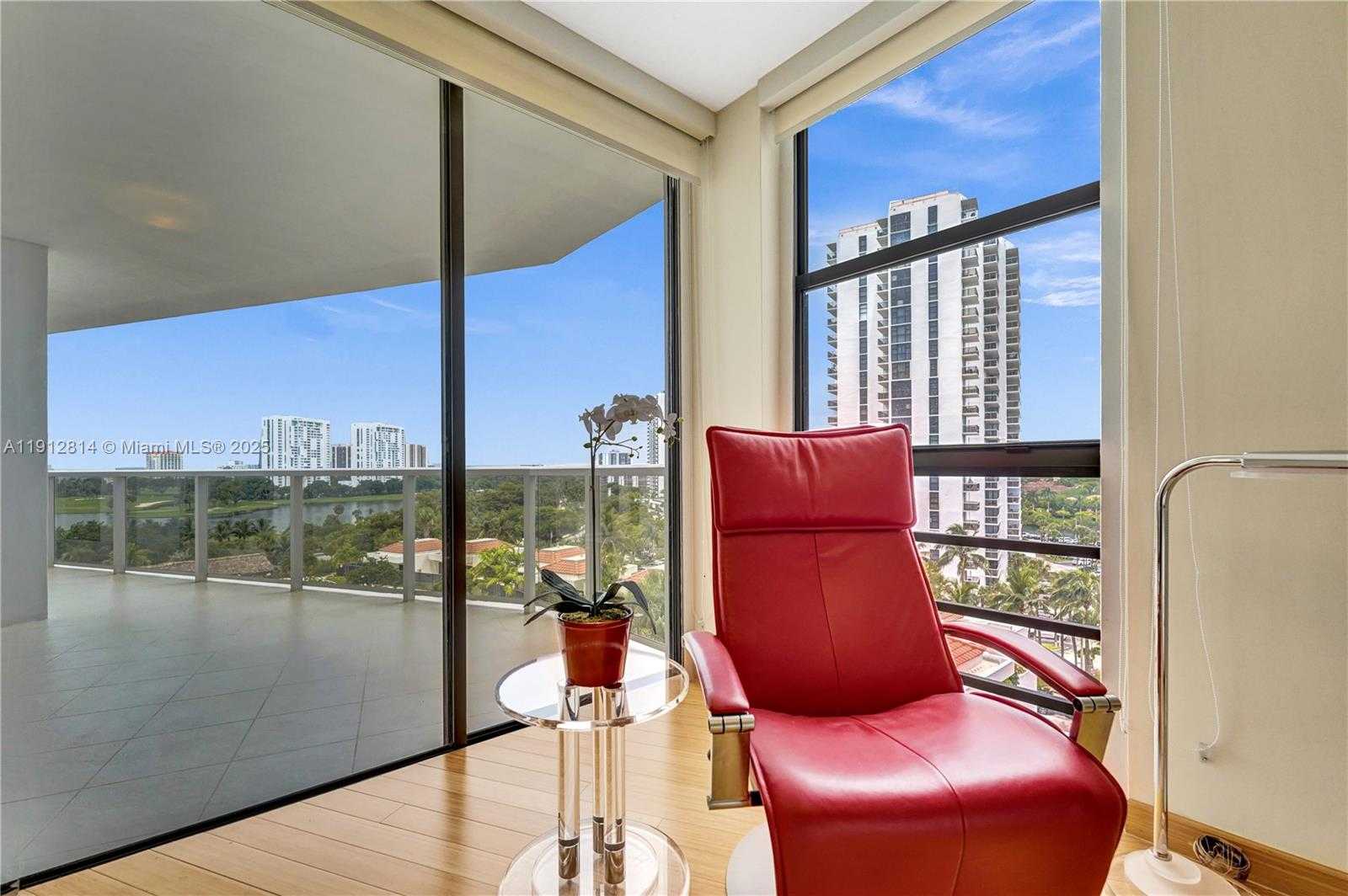 Imagen de Pequeño Objeto