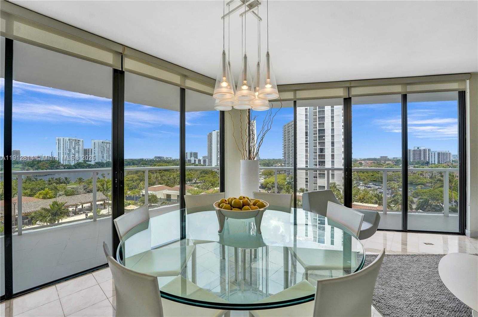 Imagen de Pequeño Objeto