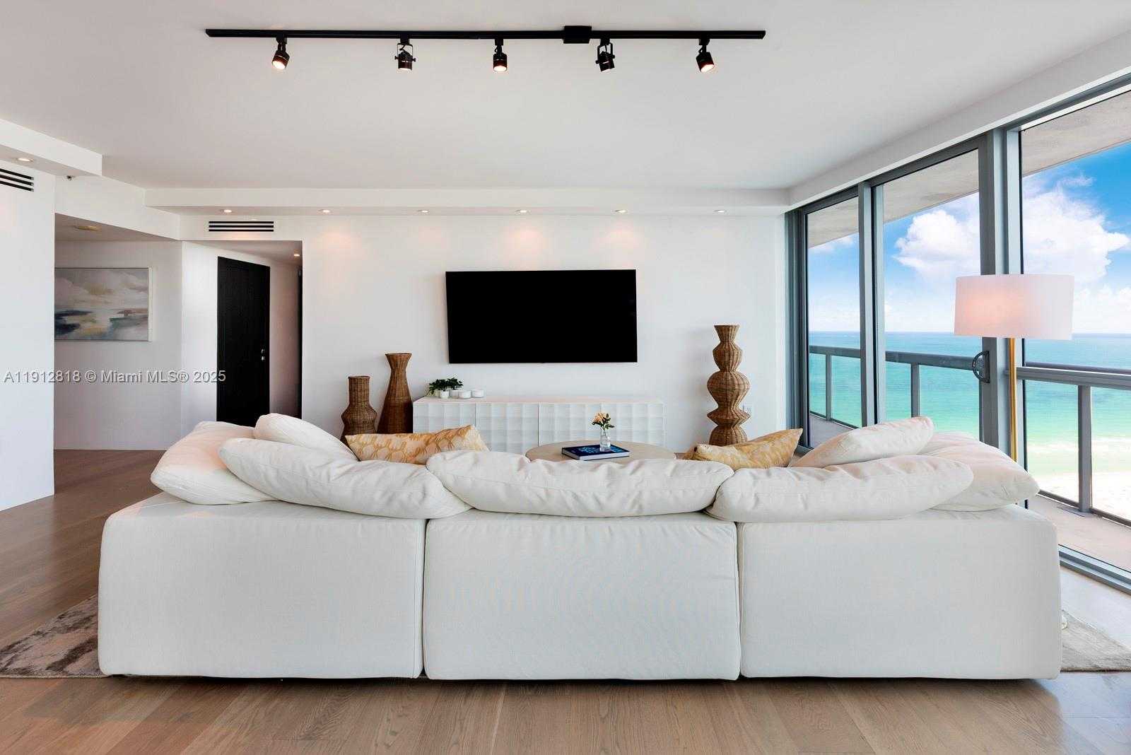 Small Image of 101 20TH ST #3006, Miami Beach Number 3