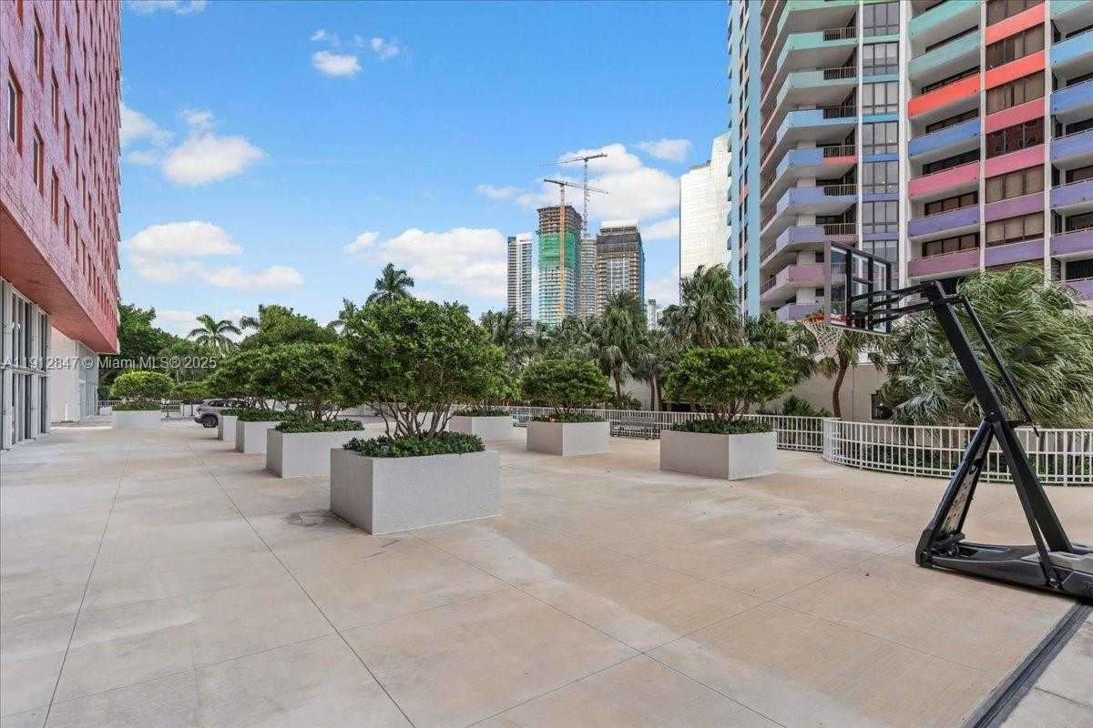 Small Image of 1627 BRICKELL AVE #1401, Miami Number 12