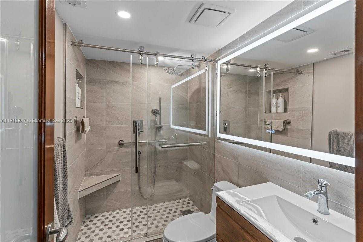 Small Image of 1627 BRICKELL AVE #1401, Miami Number 16