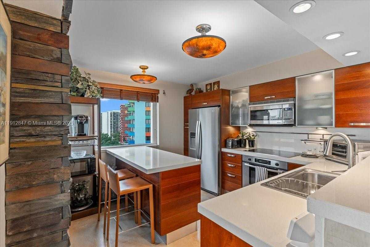 Small Image of 1627 BRICKELL AVE #1401, Miami Number 26