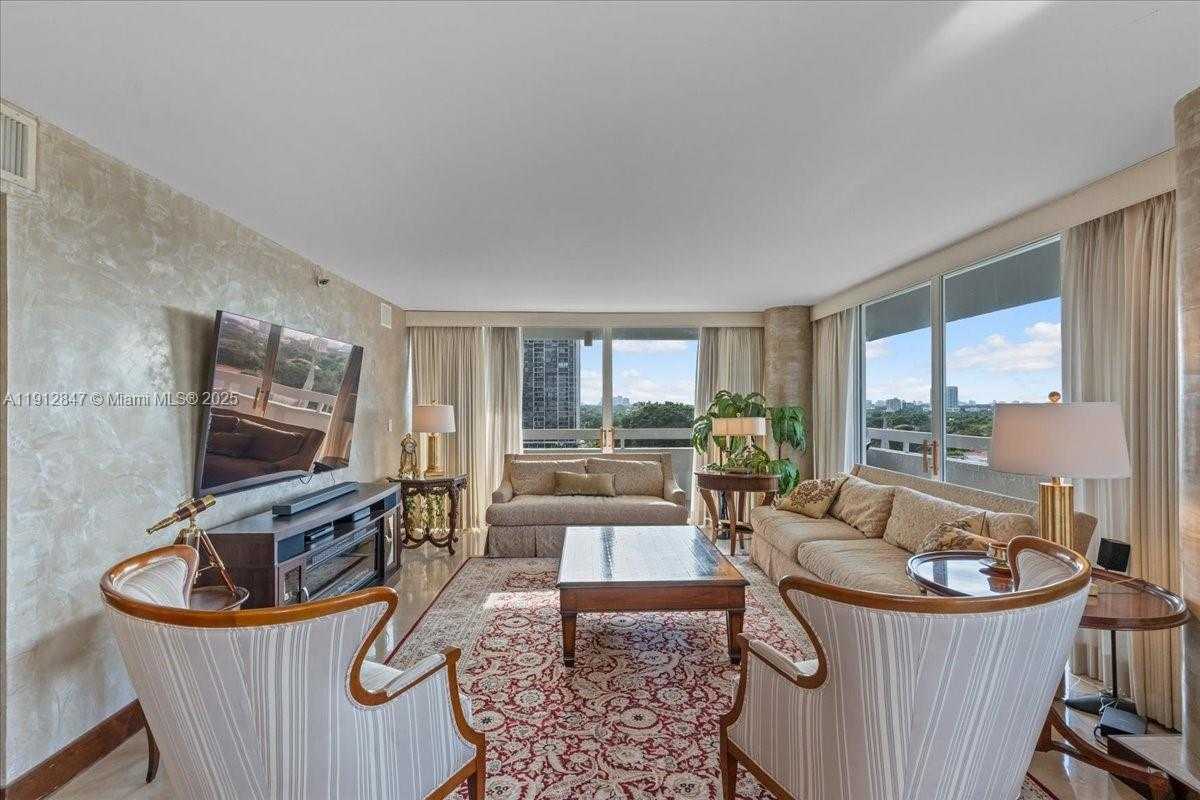 Small Image of 1627 BRICKELL AVE #1401, Miami Number 3