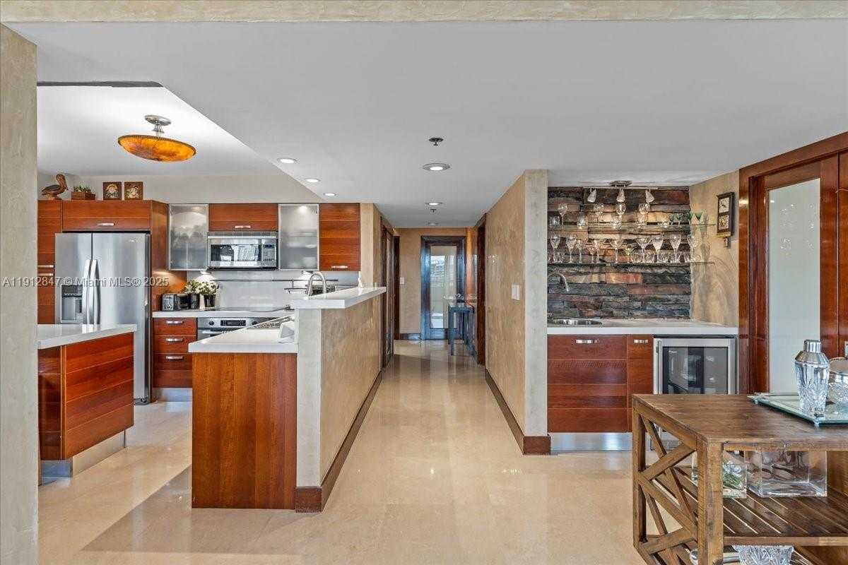 Small Image of 1627 BRICKELL AVE #1401, Miami Number 31