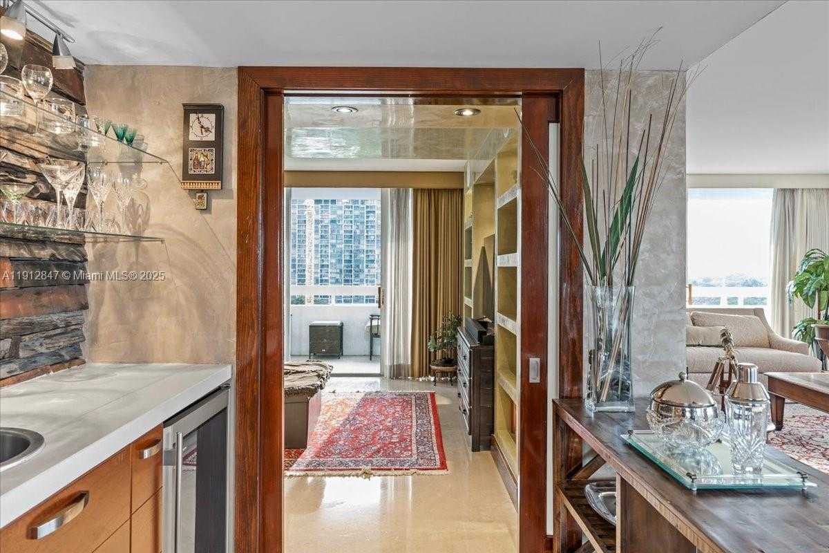 Small Image of 1627 BRICKELL AVE #1401, Miami Number 33