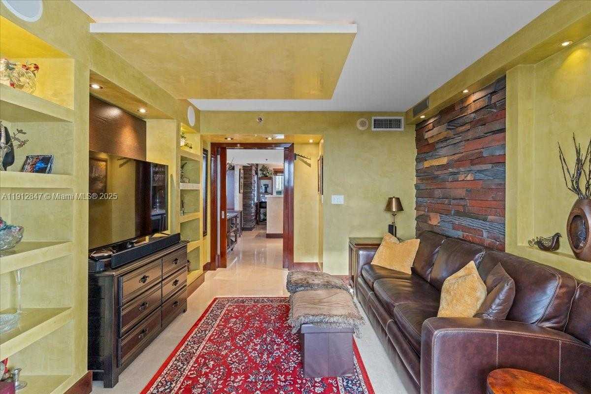 Small Image of 1627 BRICKELL AVE #1401, Miami Number 36