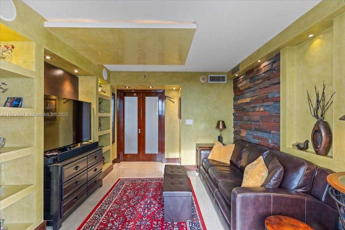 Small Image of 1627 BRICKELL AVE #1401, Miami Number 38