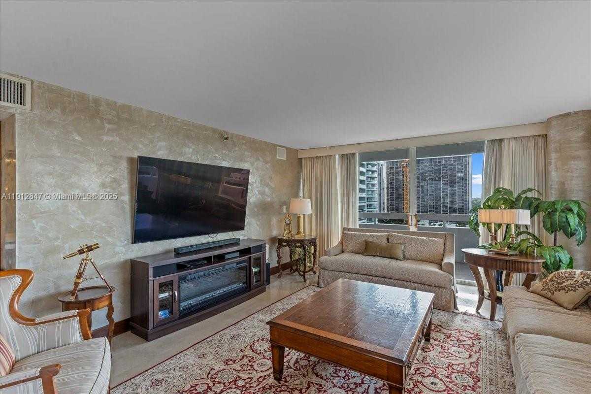 Small Image of 1627 BRICKELL AVE #1401, Miami Number 4
