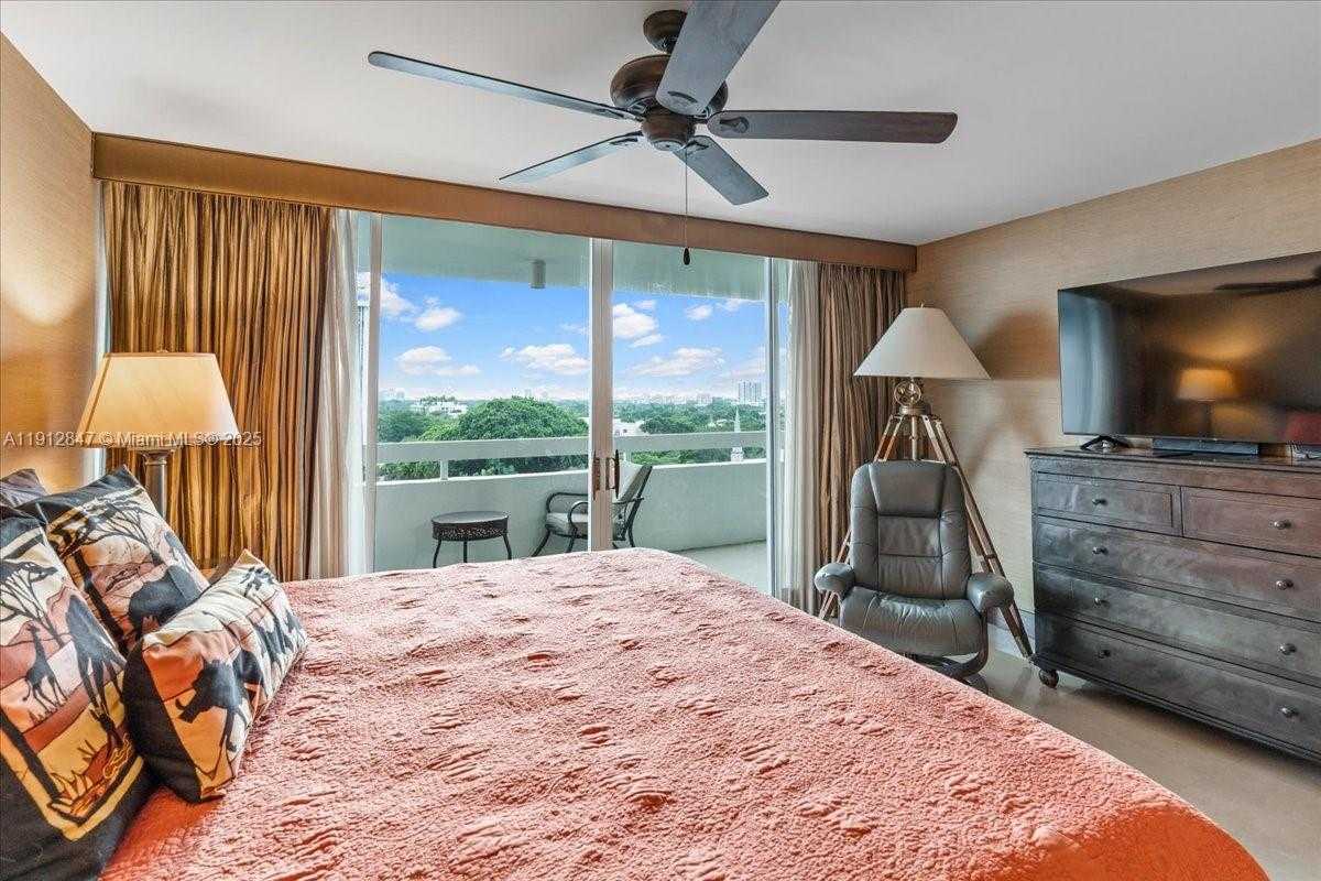 Small Image of 1627 BRICKELL AVE #1401, Miami Number 42