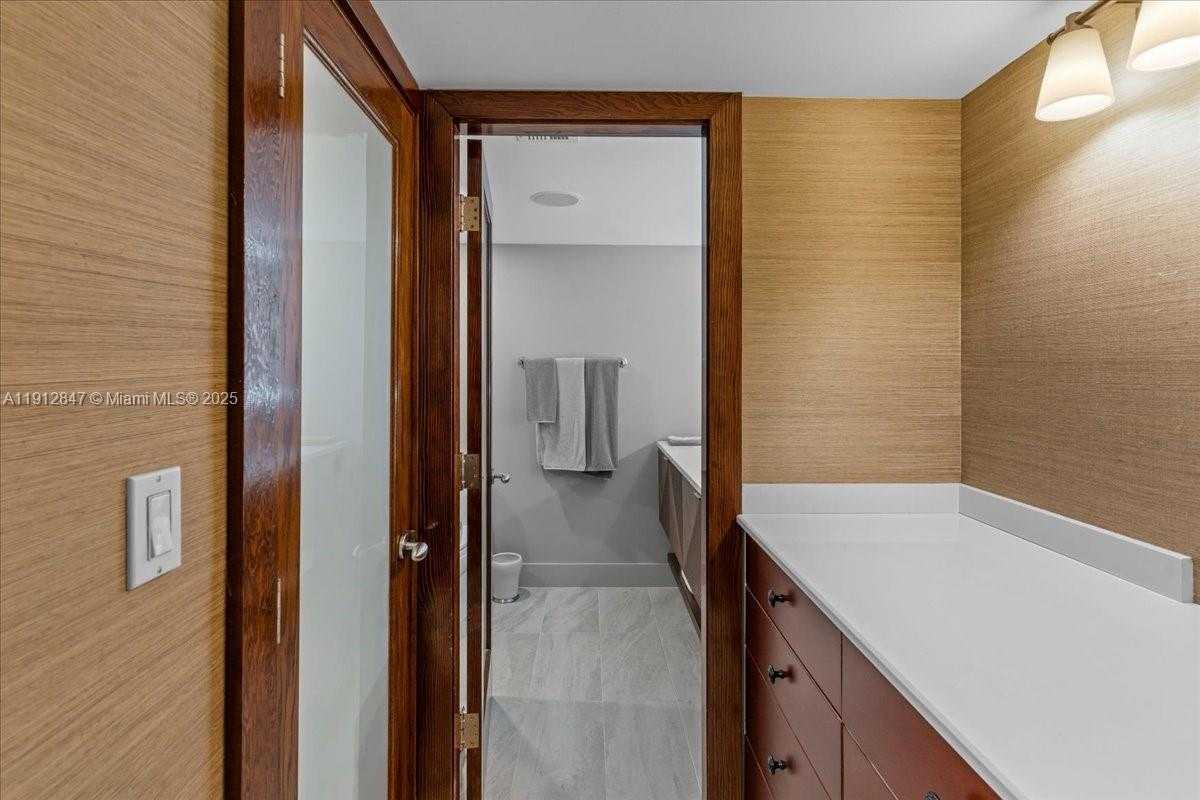 Small Image of 1627 BRICKELL AVE #1401, Miami Number 44