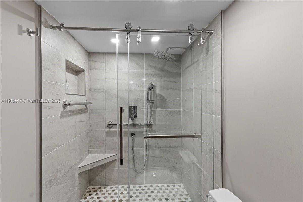 Small Image of 1627 BRICKELL AVE #1401, Miami Number 46