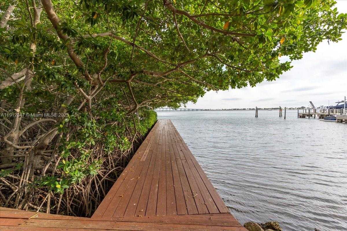 Small Image of 1627 BRICKELL AVE #1401, Miami Number 57