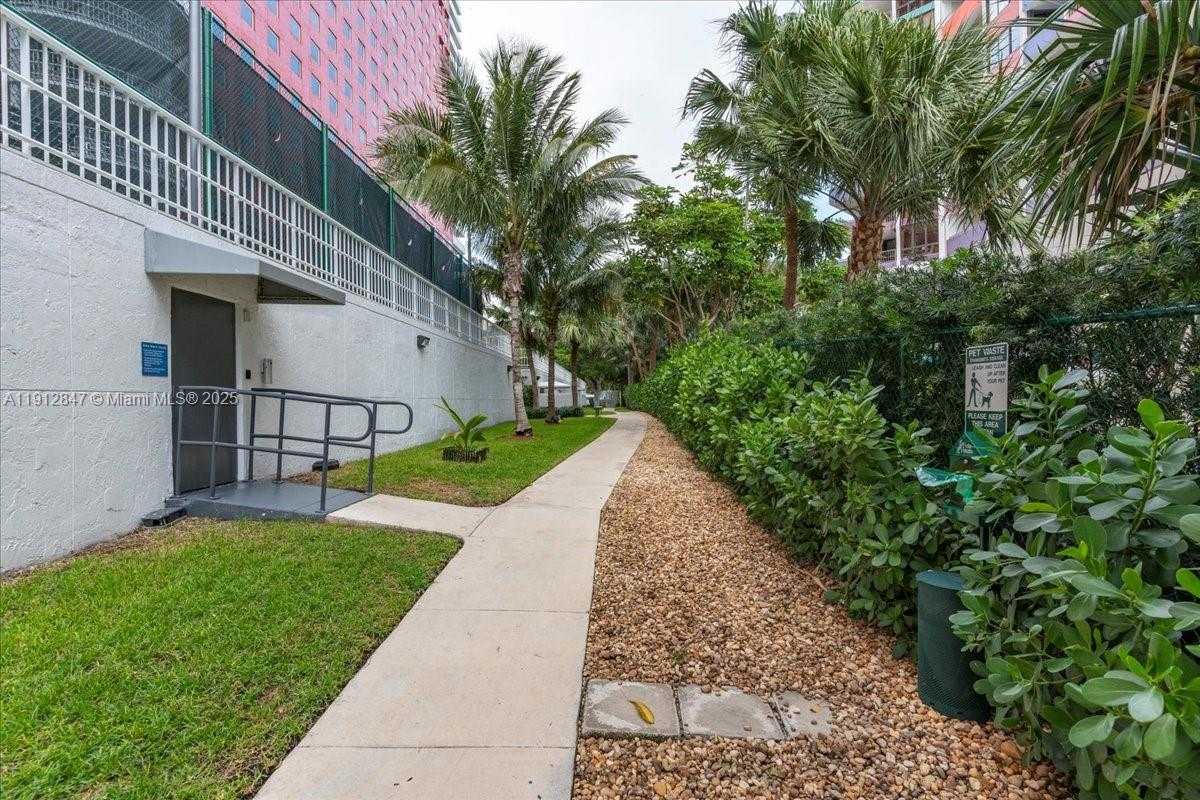 Small Image of 1627 BRICKELL AVE #1401, Miami Number 60