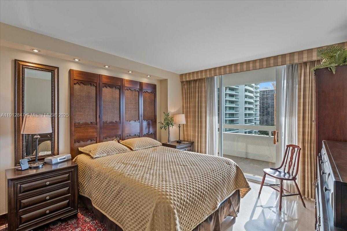 Small Image of 1627 BRICKELL AVE #1401, Miami Number 8