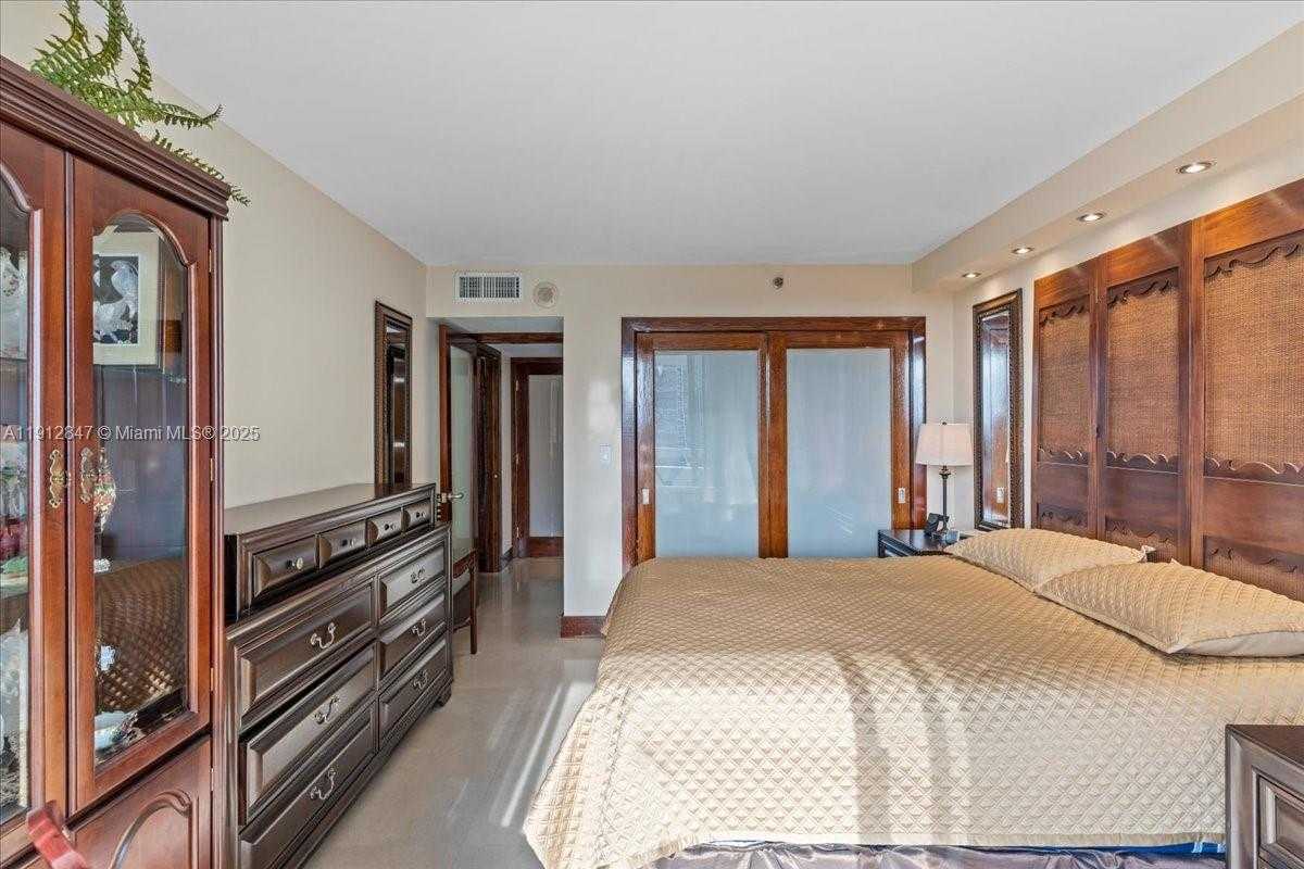 Small Image of 1627 BRICKELL AVE #1401, Miami Number 9