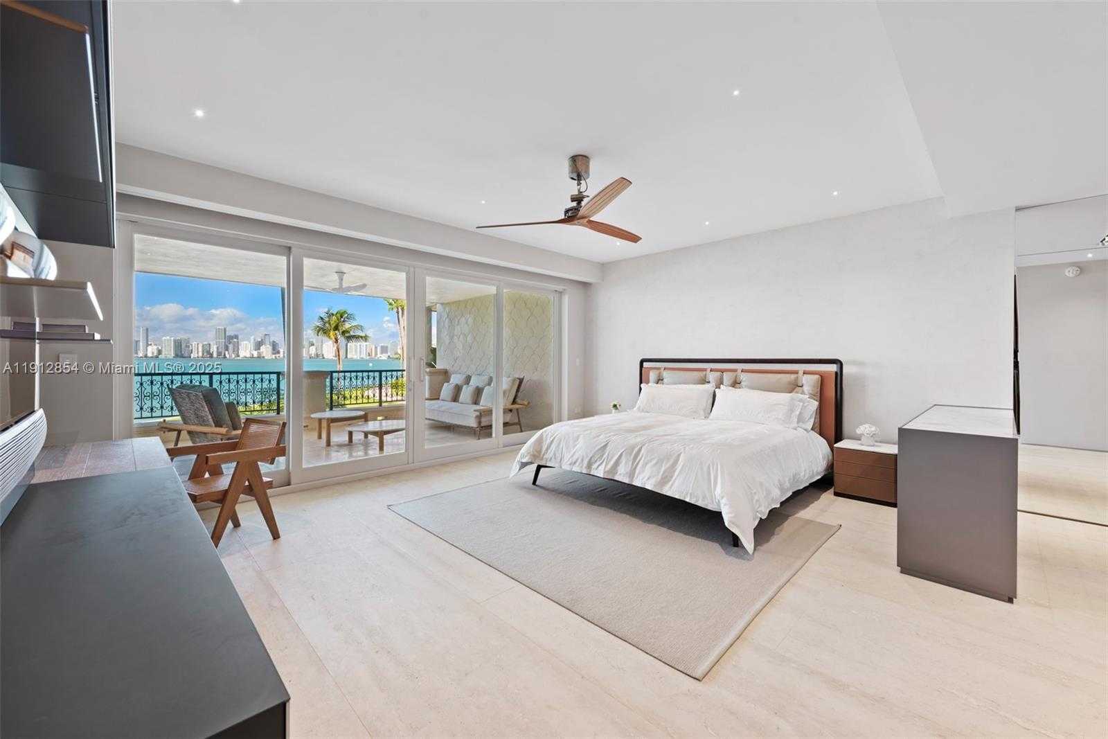 Small Image of 4922 FISHER ISLAND DR #4922, Miami Beach Number 17