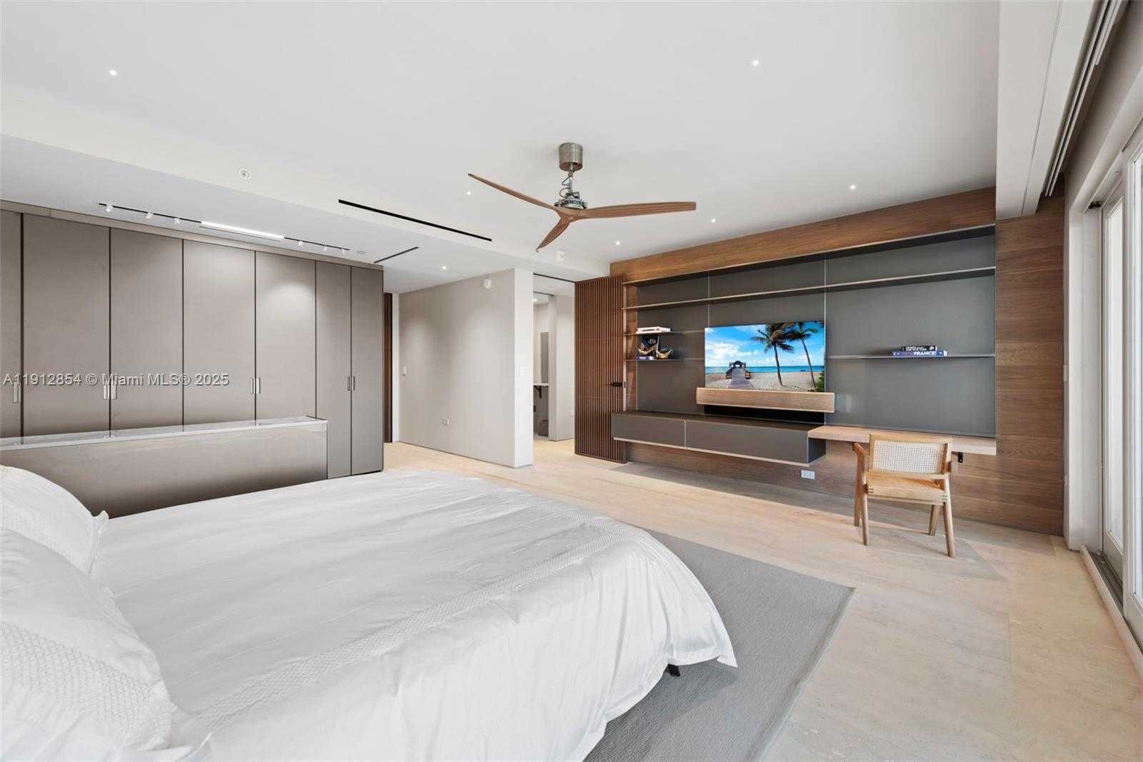 Small Image of 4922 FISHER ISLAND DR #4922, Miami Beach Number 19