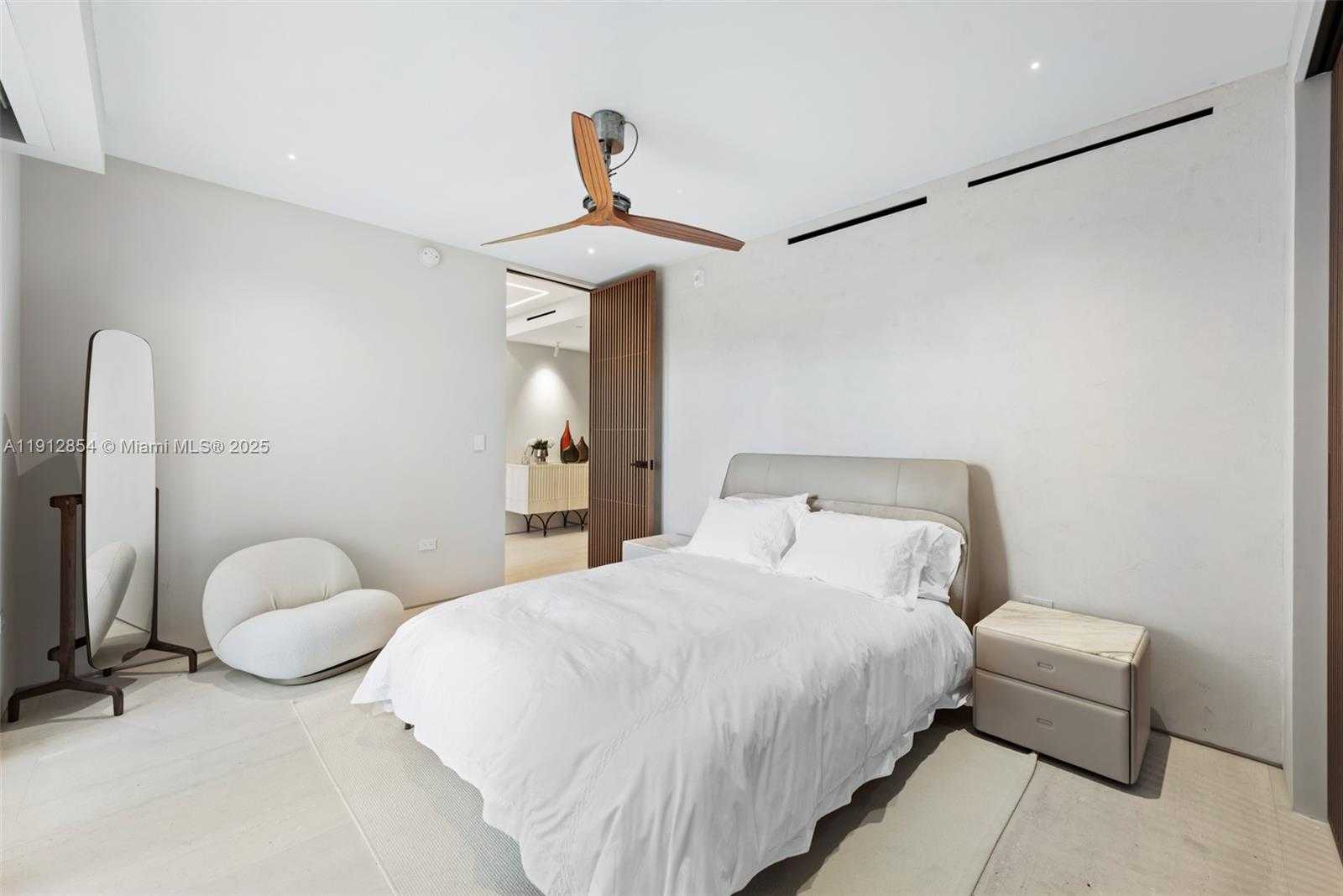 Small Image of 4922 FISHER ISLAND DR #4922, Miami Beach Number 26