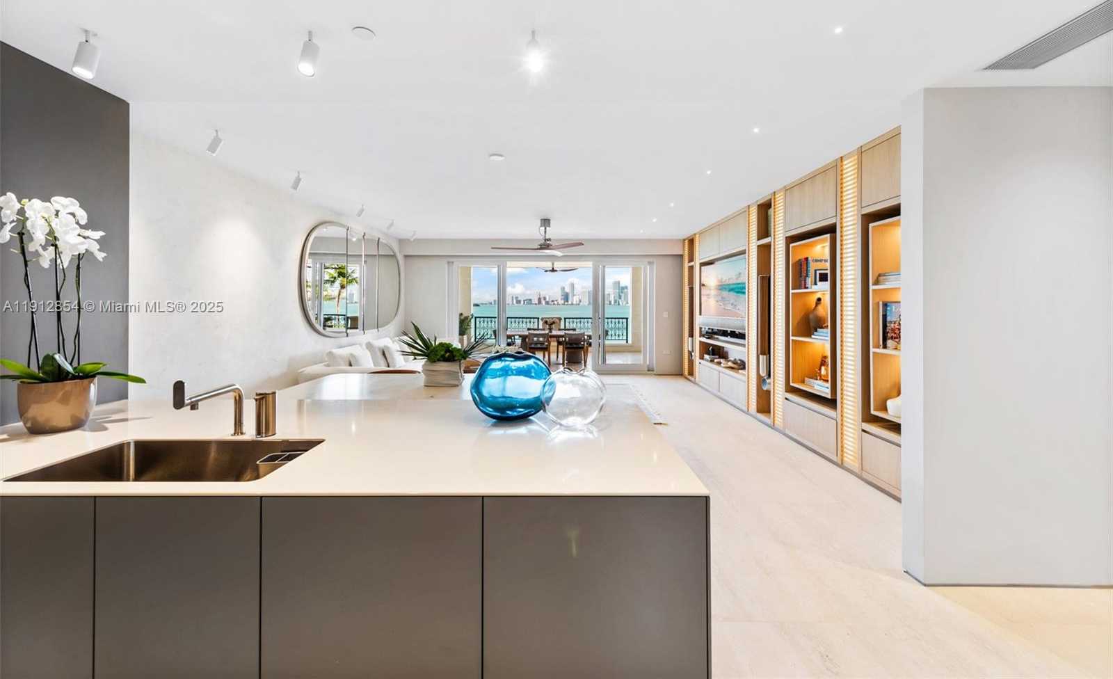 Small Image of 4922 FISHER ISLAND DR #4922, Miami Beach Number 6