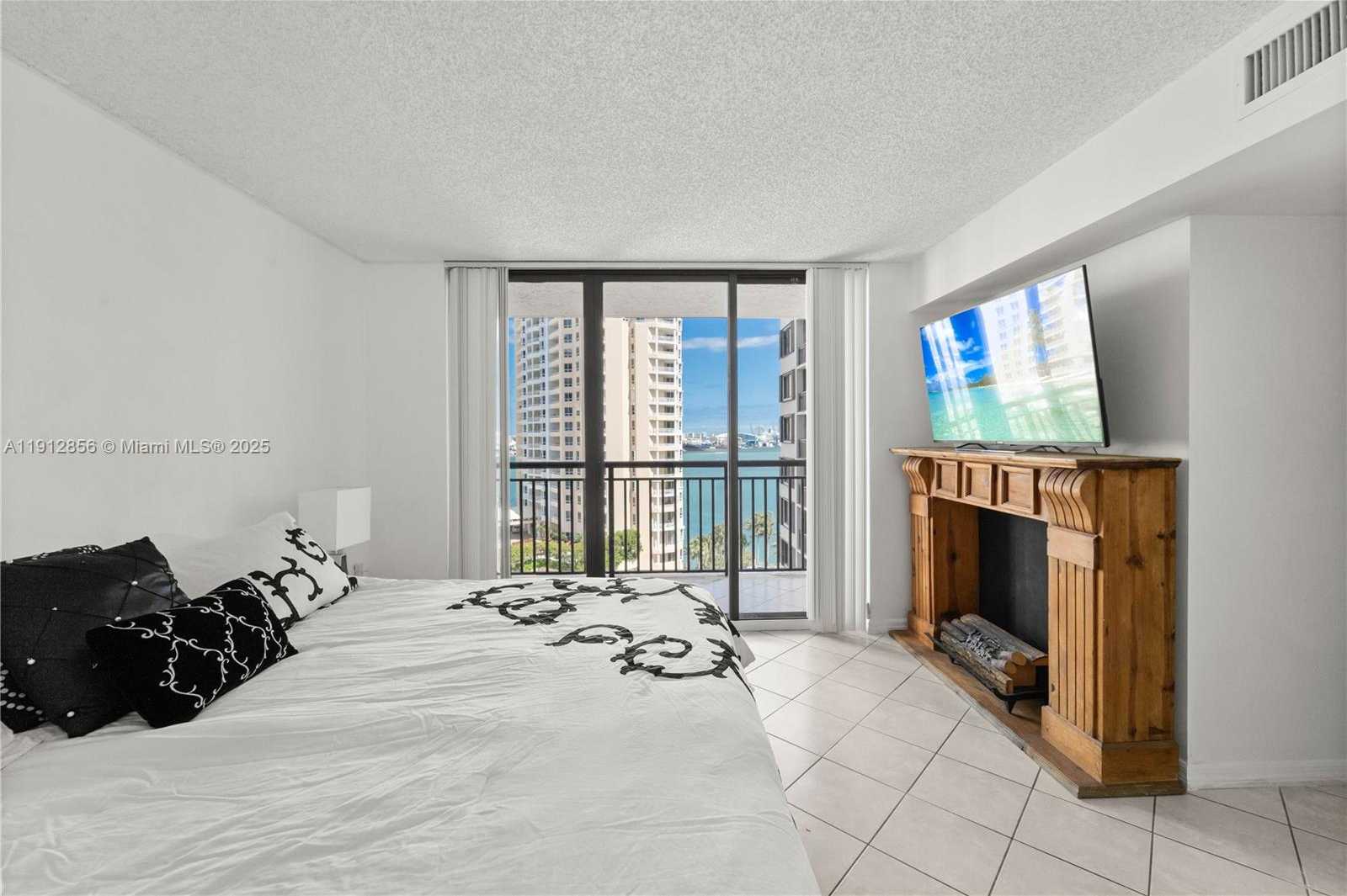 Small Image of 540 BRICKELL KEY DR #1406, Miami Number 17