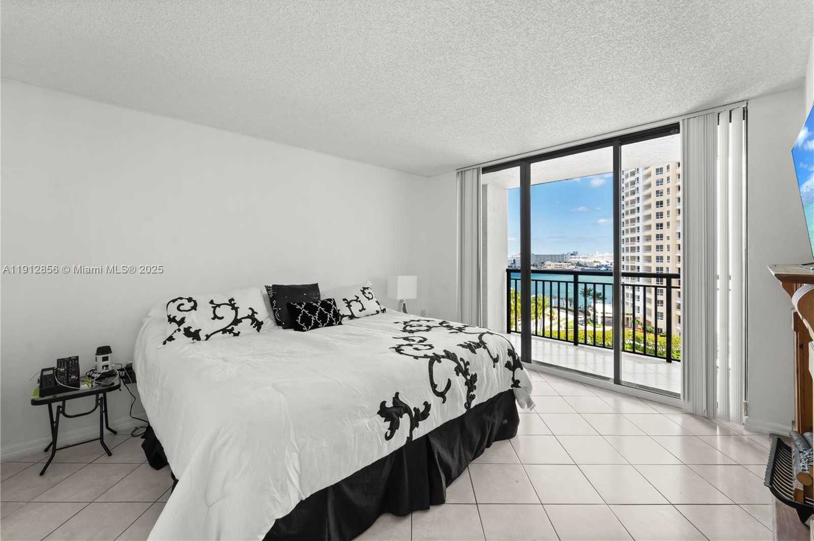 Small Image of 540 BRICKELL KEY DR #1406, Miami Number 18