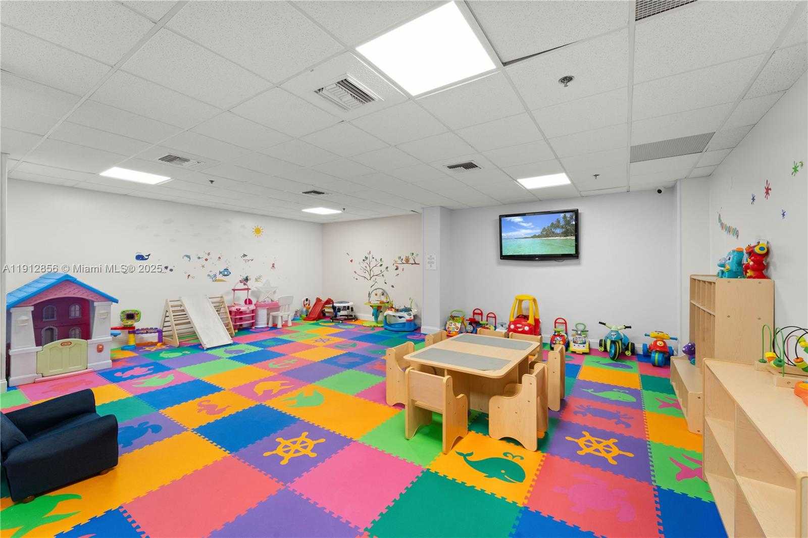 Small Image of 540 BRICKELL KEY DR #1406, Miami Number 32