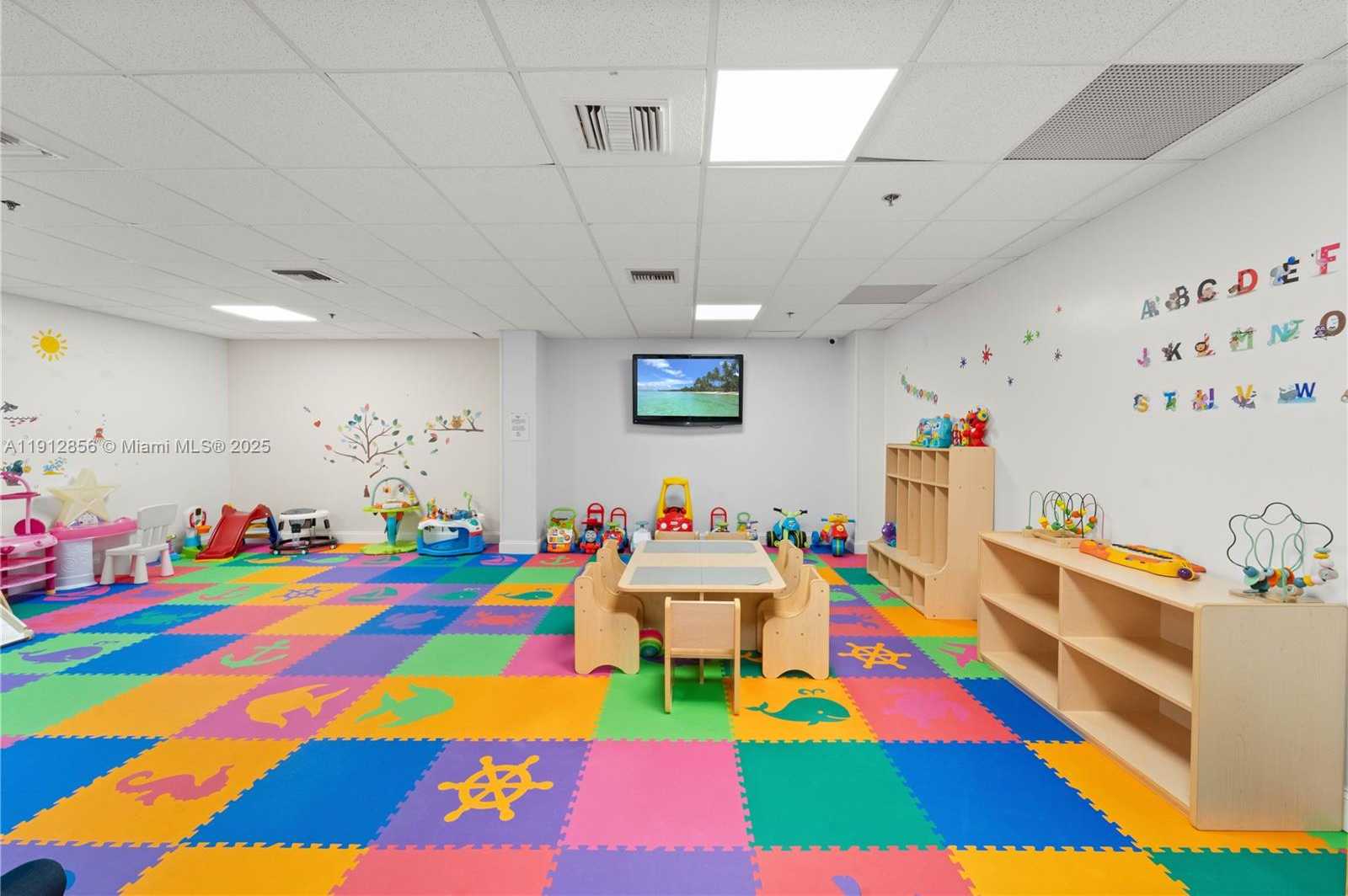 Small Image of 540 BRICKELL KEY DR #1406, Miami Number 33