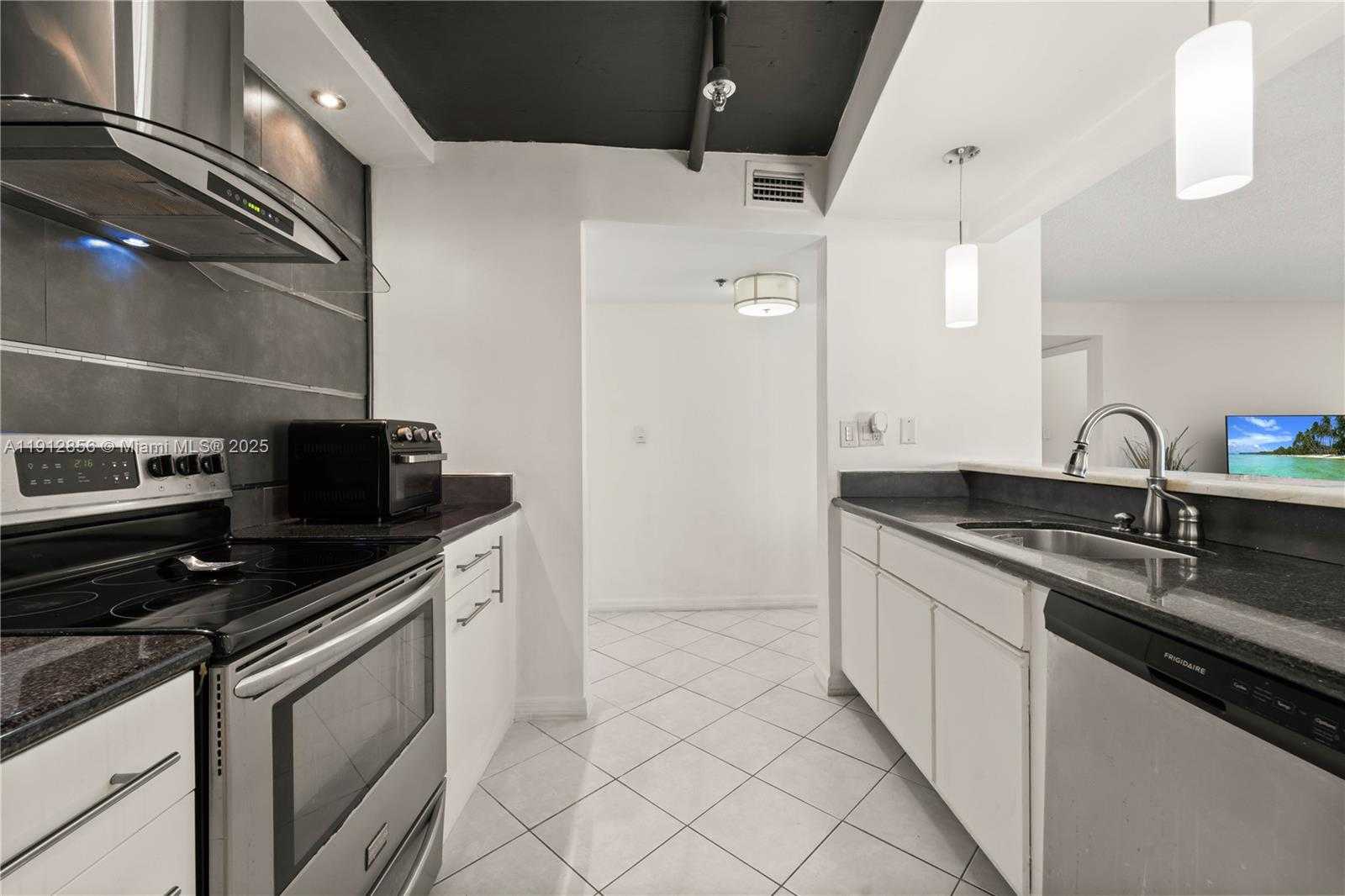 Small Image of 540 BRICKELL KEY DR #1406, Miami Number 8