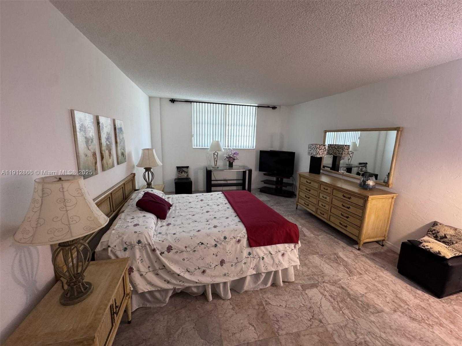 Small Image of 19390 COLLINS AVE #1608, Sunny Isles Beach Number 4