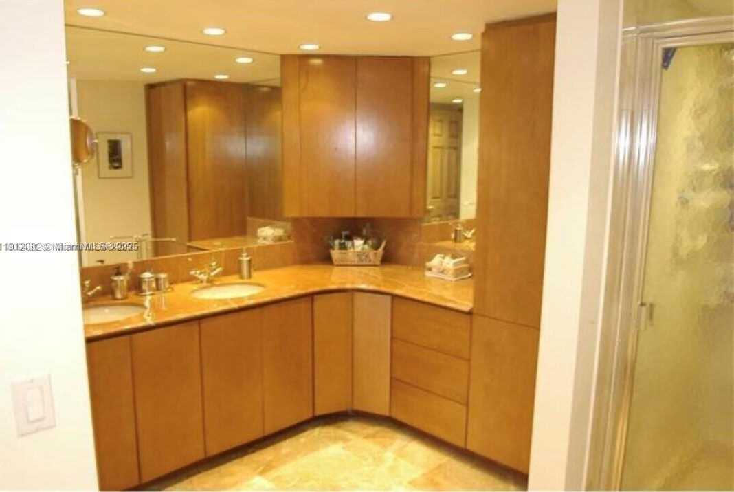 Small Image of 1717 NORTH BAYSHORE DR #A-1734, Miami Number 27