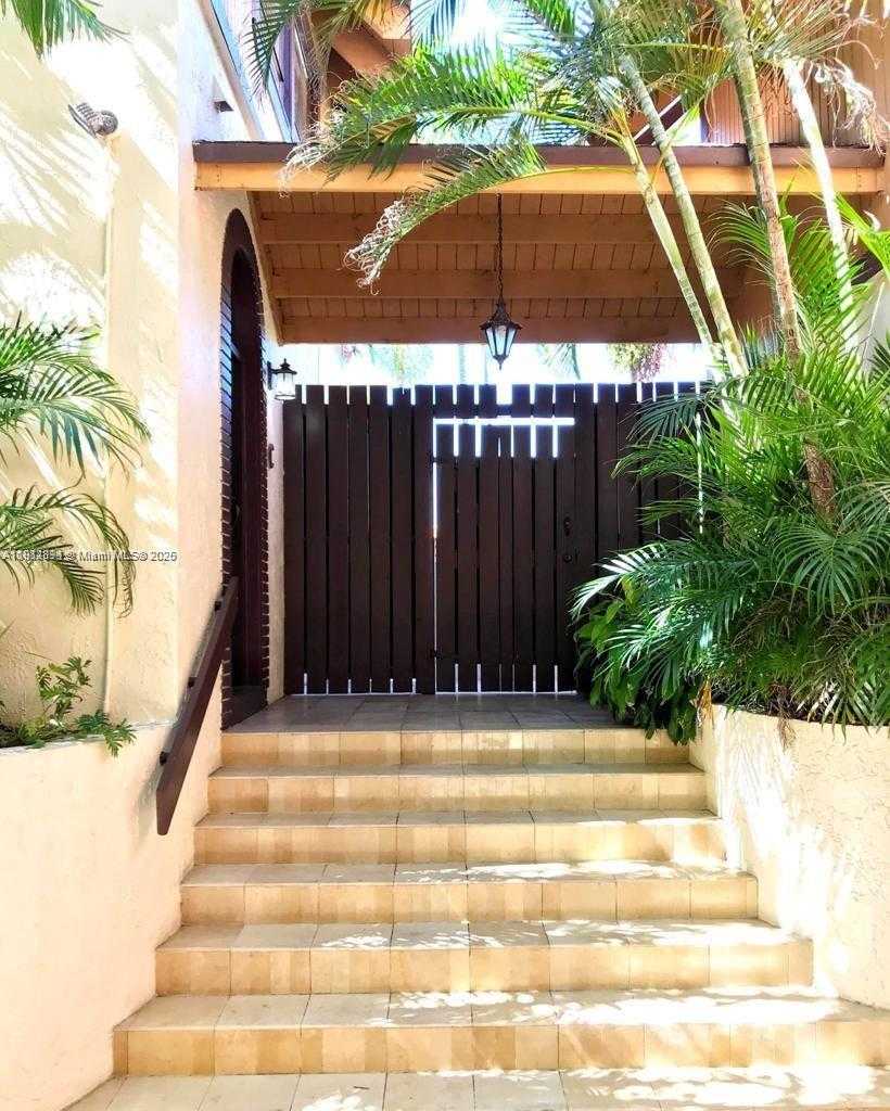 Small Image of 1890 BRICKELL AVE #4, Miami Number 2