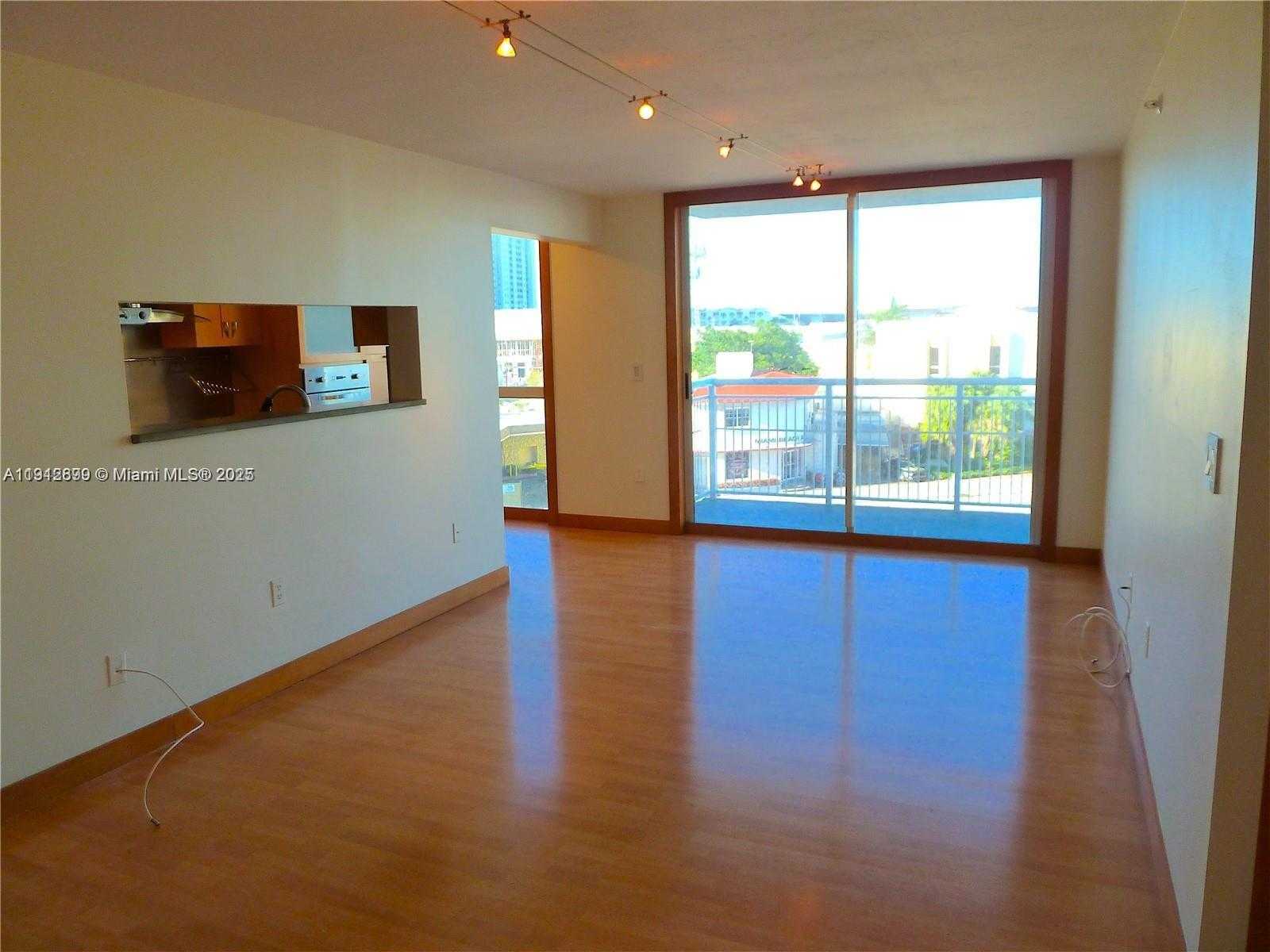 Small Image of 1688 WEST AVE #405, Miami Beach Number 15