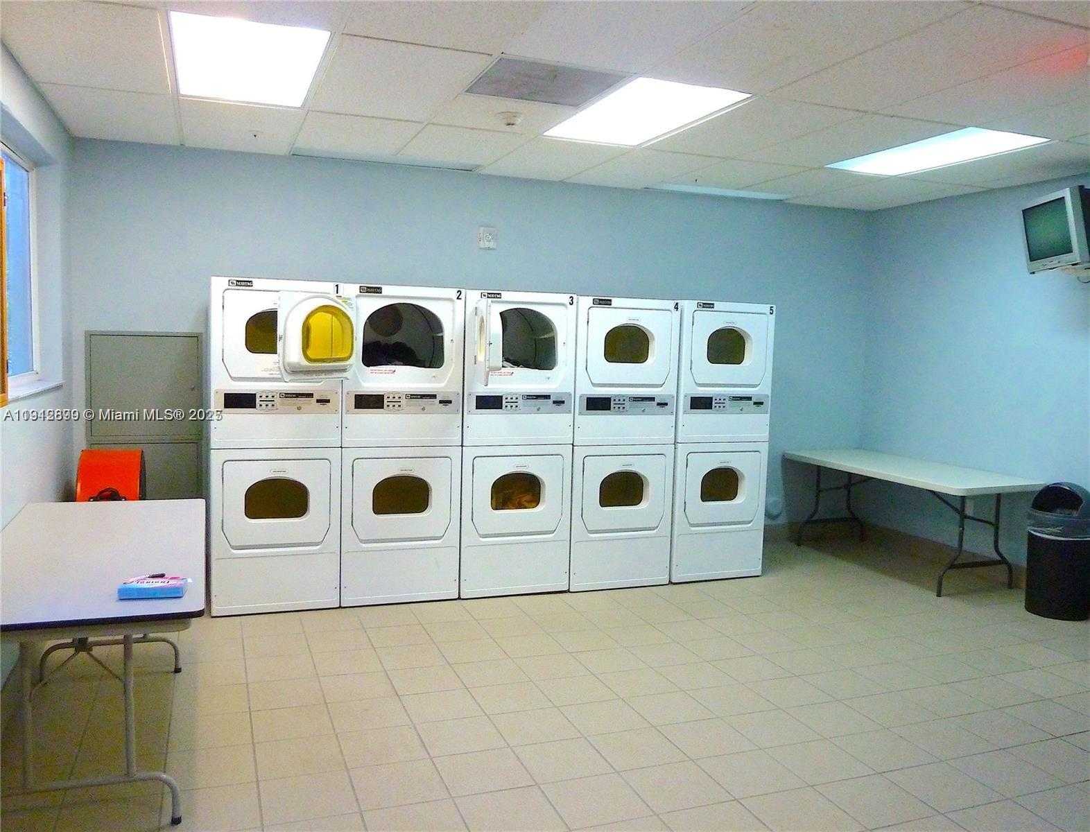 Small Image of 1688 WEST AVE #405, Miami Beach Number 22