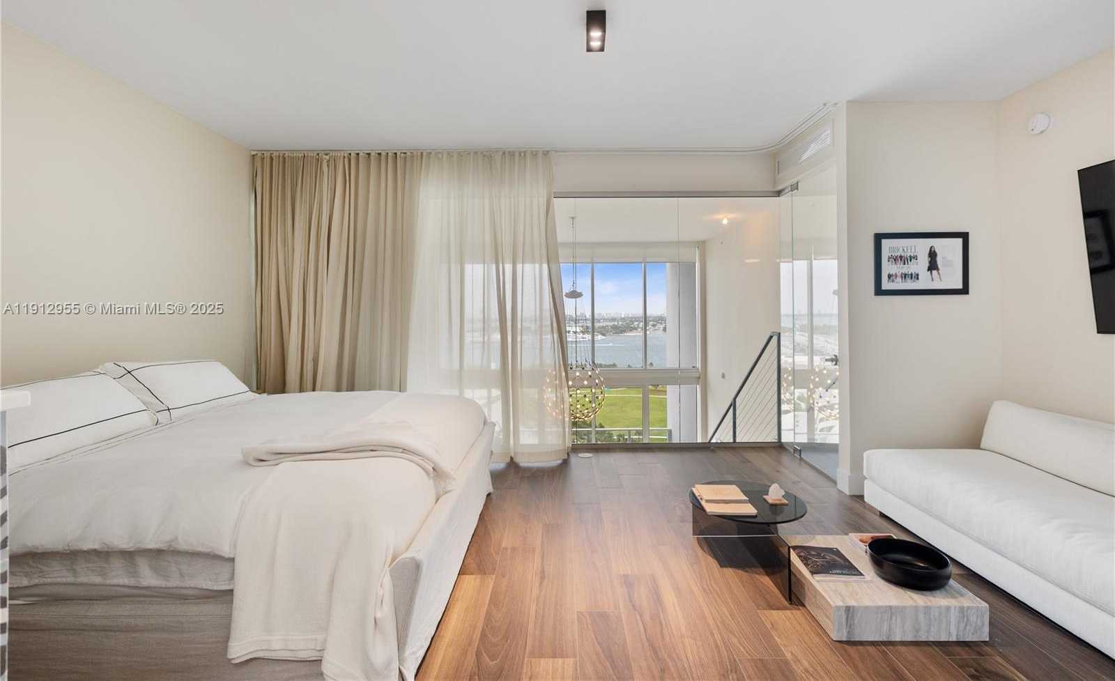 Small Image of 1040 BISCAYNE BLVD #1602, Miami Number 15