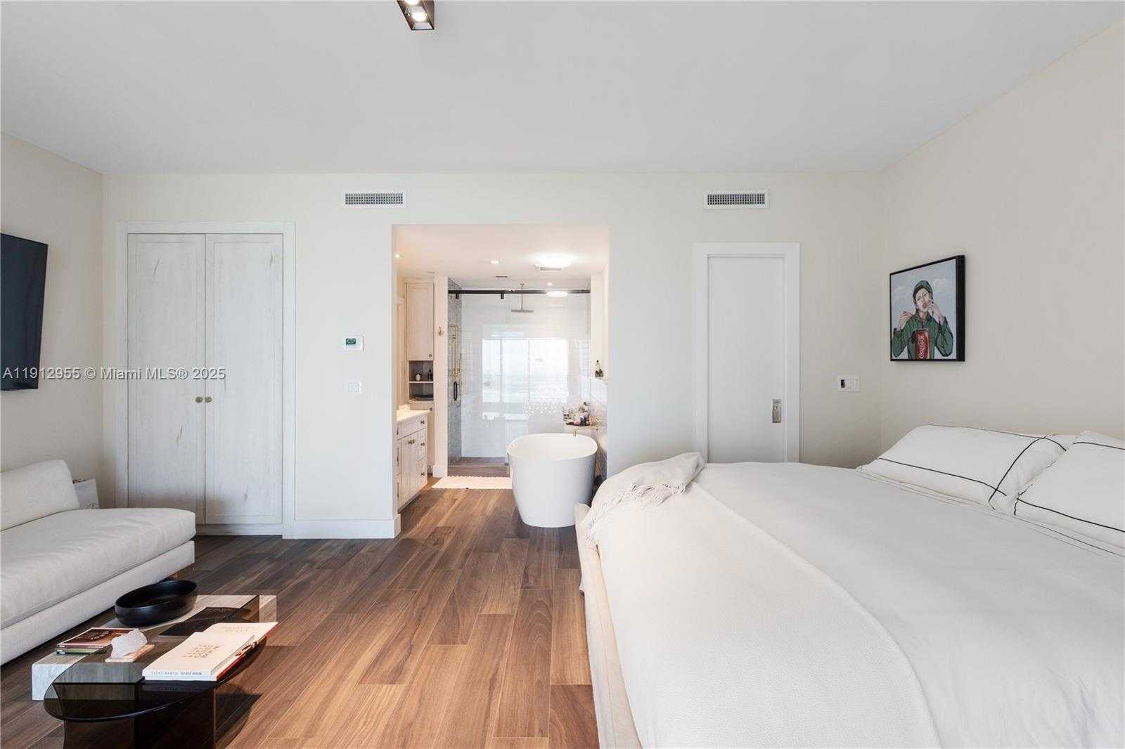 Small Image of 1040 BISCAYNE BLVD #1602, Miami Number 17