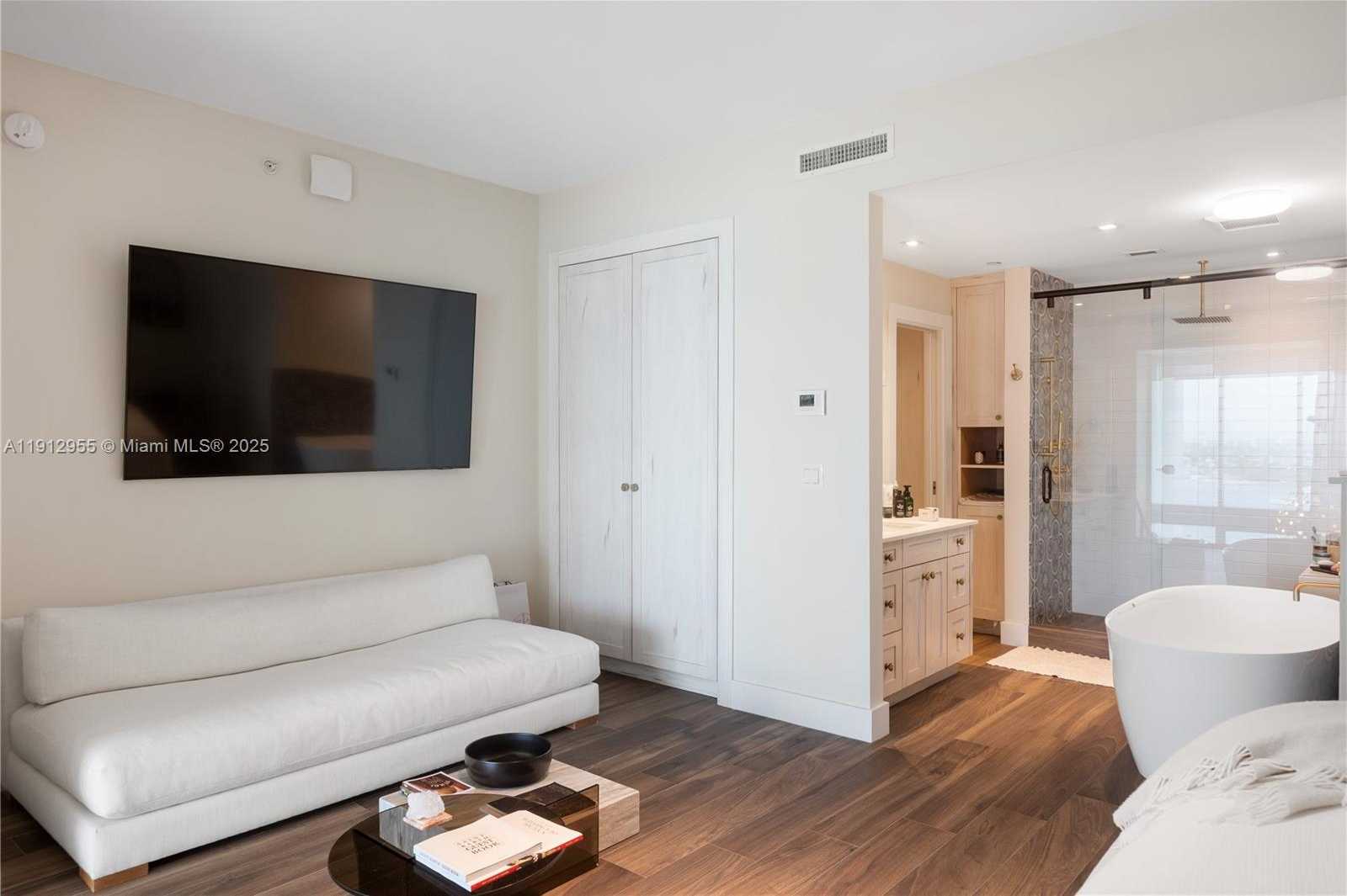 Small Image of 1040 BISCAYNE BLVD #1602, Miami Number 19